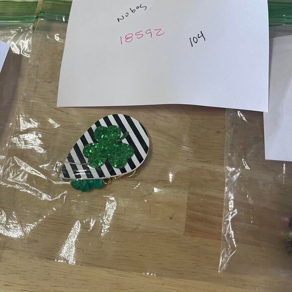 miss-matched St. Patrick's Day Patricks dangle earrings costume jewelry - Picture 5 of 6